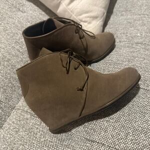 Stuart Weitzman lace up booties, size 5.5